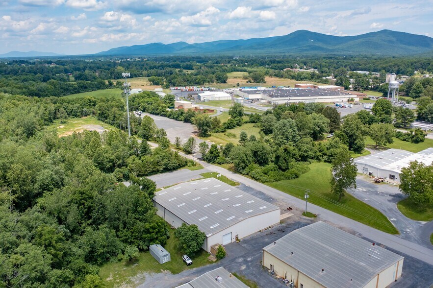 More Photos Of 463 Industry Rd, Waynesboro Warehouse For Lease