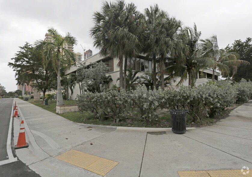 More Photos Of 17395 N Bay Rd, Sunny Isles Beach Office For Lease