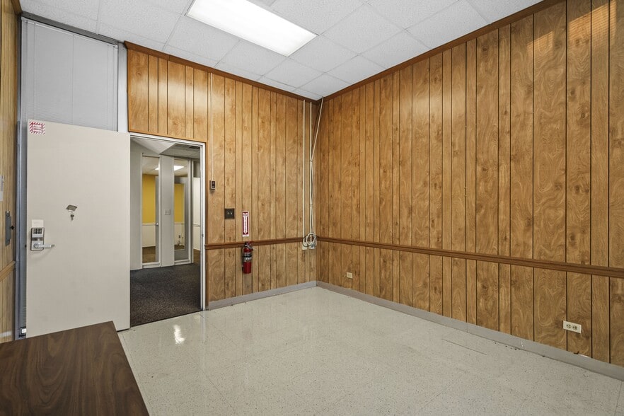 More Photos Of 704 N Cannon Blvd, Kannapolis Bank For Lease