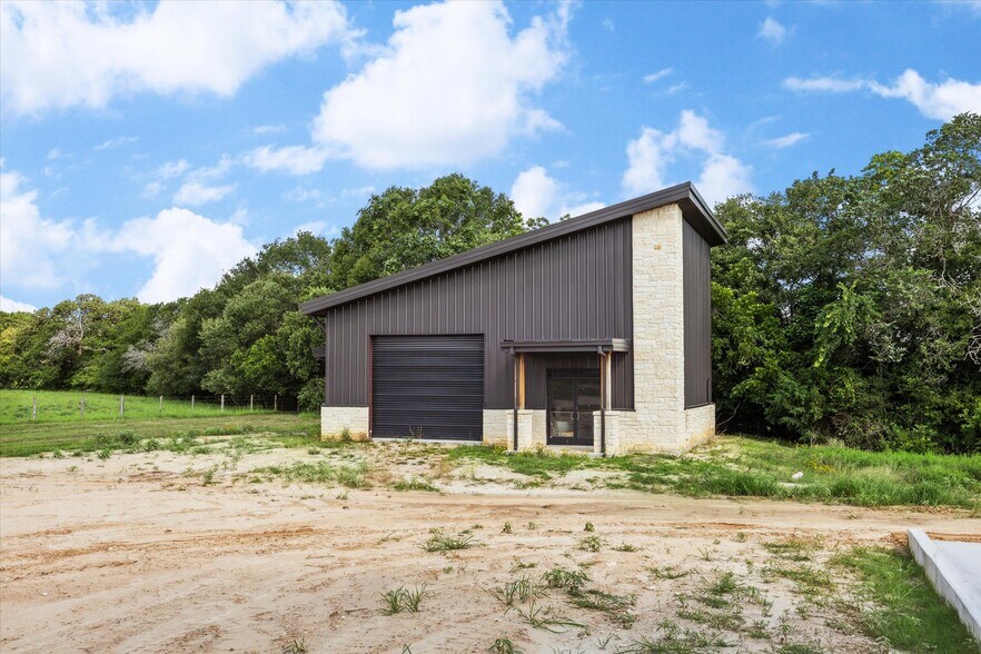 More Photos Of 1286 State Hwy 237 Hwy, Round Top Flex For Sale