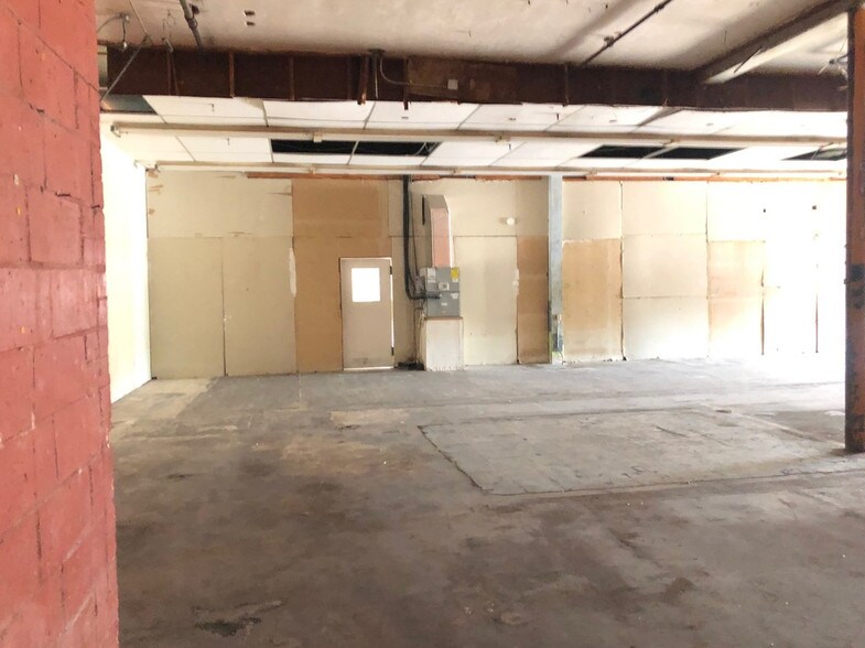 More Photos Of 270 N Sam Houston Blvd, San Benito Light Manufacturing For Lease