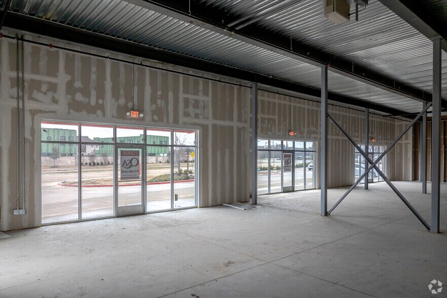 More Photos Of 350 E Buckingham Rd, Richardson Self Storage For Lease