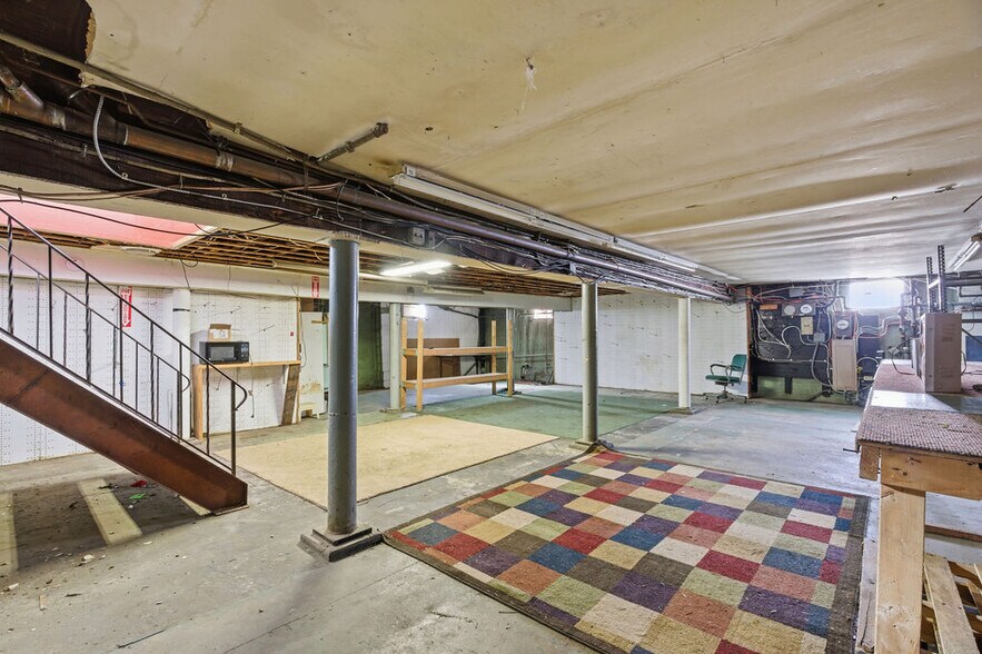 More Photos Of 15 W 1st St S, Fulton Freestanding For Sale