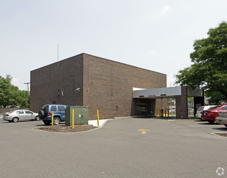 More Photos Of 1811 Crooks Rd, Royal Oak Bank For Sale
