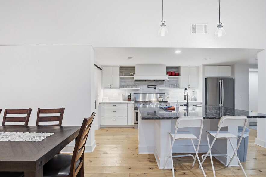 More Photos Of 1636 Lakemoor Dr, Florissant Specialty For Sale