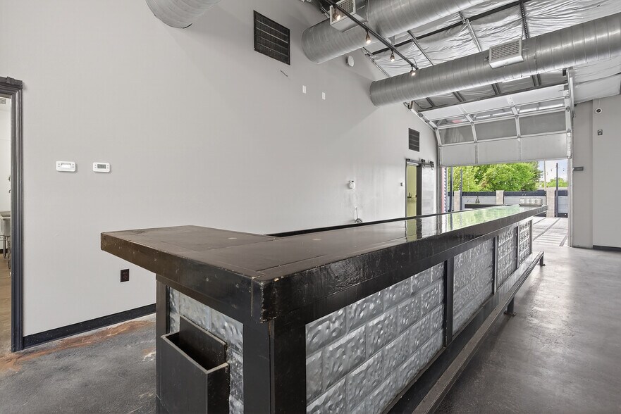 More Photos Of 2795 SW Wilshire Blvd, Burleson Flex For Lease