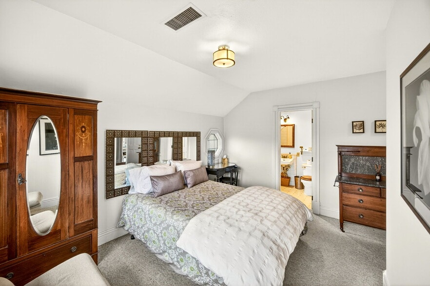 More Photos Of 668 N Main St, Ashland Hospitality For Sale