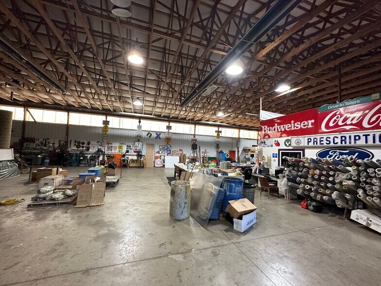 More Photos Of 10578 River Rd, Wellsburg Warehouse For Lease