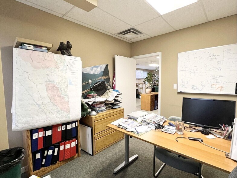 More Photos Of 998 Harbourside Dr, North Vancouver Showroom For Sale