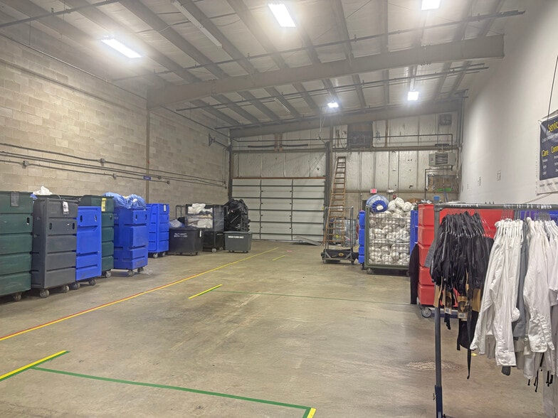 More Photos Of 270 West Rd, Portsmouth Warehouse For Lease