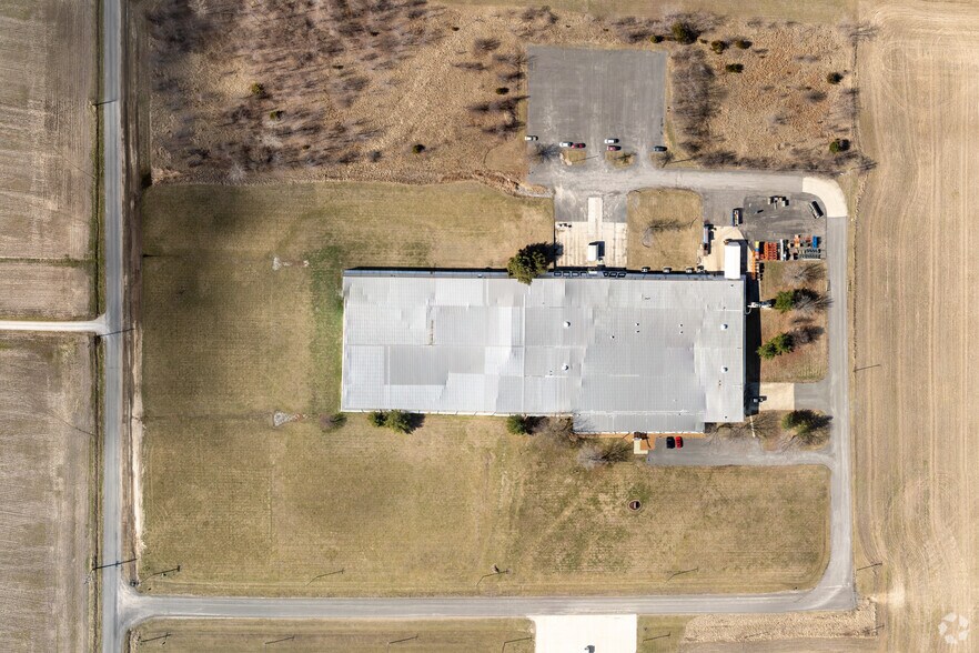 More Photos Of 3750 Industrial Dr, Carlyle Warehouse For Lease