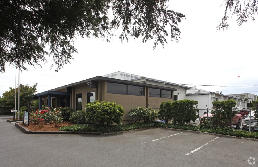 Primary Photo Of 14625-14640 SE 82nd Dr, Clackamas Manufacturing For Lease