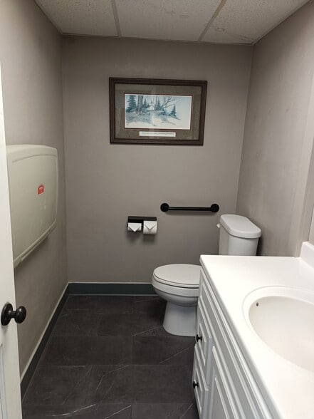 More Photos Of 4921 E State St, Rockford Office For Sale