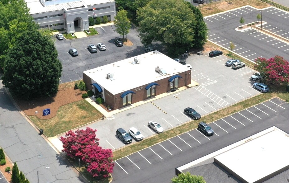 More Photos Of 185 Charlois Blvd, Winston-Salem Office For Lease