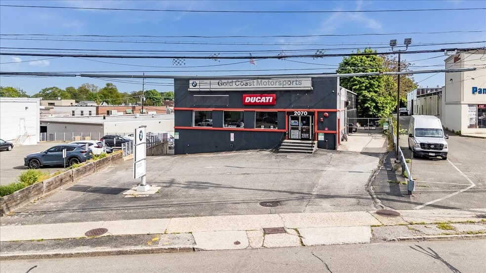 More Photos Of 2070 Jericho Tpke, New Hyde Park Auto Repair For Lease