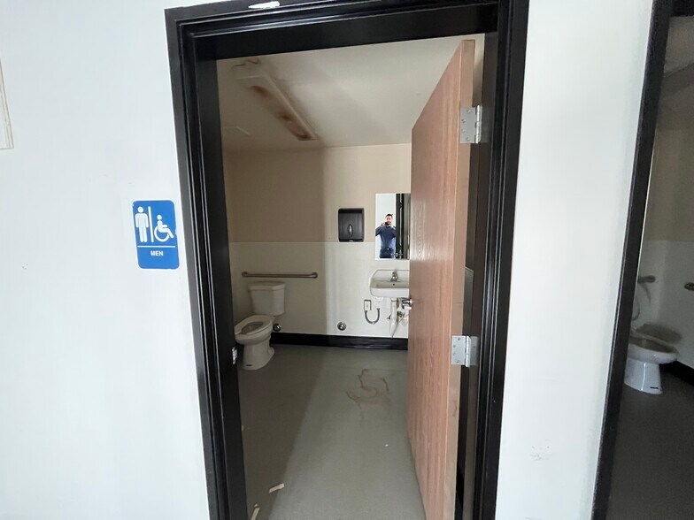 More Photos Of 2350 Miracle Mile Rd, Bullhead City Storefront Retail Office For Sale