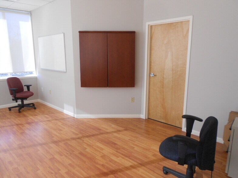 More Photos Of 495 Hawley Ln, Stratford Medical For Lease