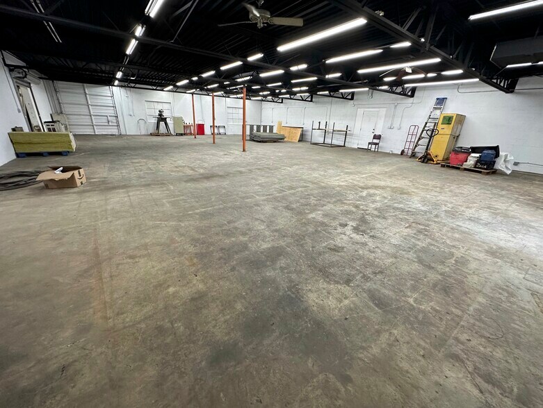 More Photos Of 1604 Olive St, Lakeland Warehouse For Sale