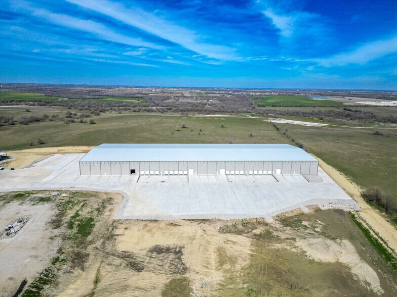 More Photos Of 240 Tiger, Rhome Warehouse For Lease