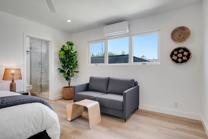 More Photos Of 2602 Pacific Ave, Venice Apartments For Sale