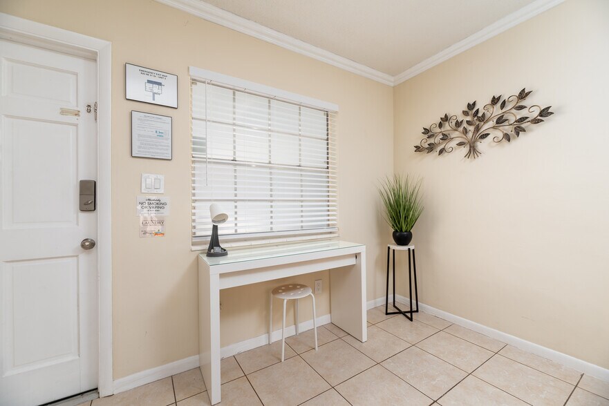 More Photos Of 820 NE 21st Dr, Wilton Manors Apartments For Sale