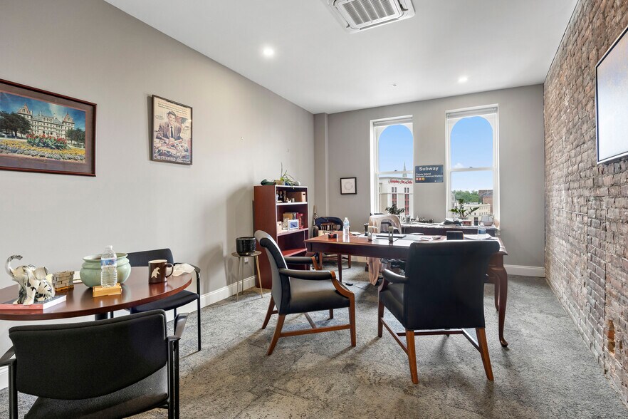 More Photos Of 76 N Pearl St, Albany Apartments For Lease