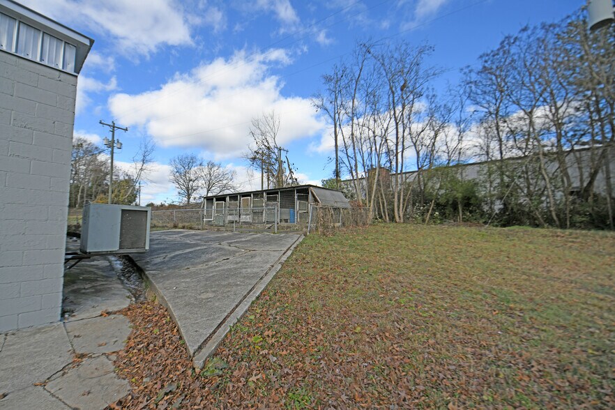 More Photos Of 205-207 Ginn St, Greenwood Service For Sale