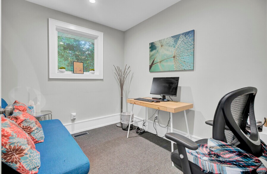 More Photos Of 314 W 4th North St, Summerville Office For Sale