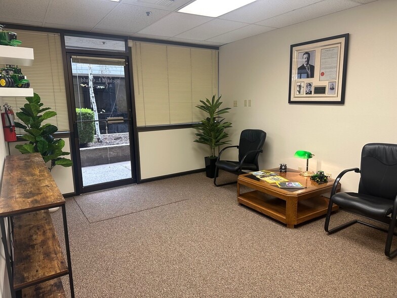 More Photos Of 5100 California Ave, Bakersfield Office For Lease