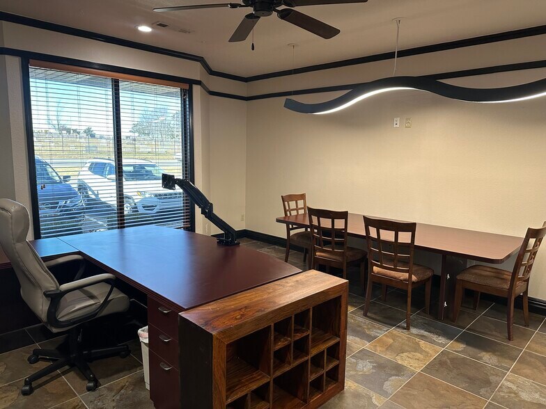 More Photos Of 715 S 8th St, Rogers Coworking Space