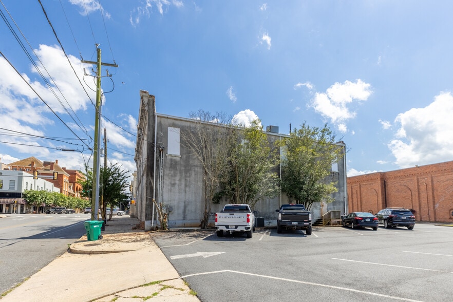 More Photos Of 205 W. Forsyth Street, Americus General Retail For Sale