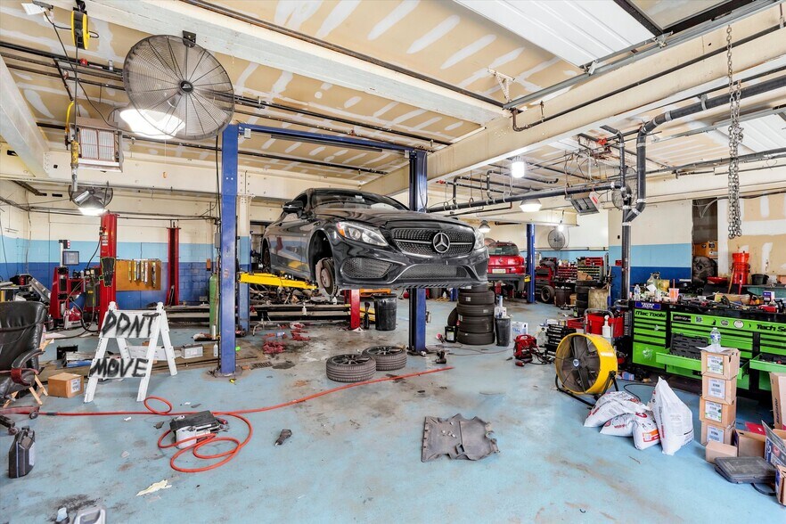 More Photos Of 1400-1414 S Darien St, Philadelphia Auto Repair For Sale