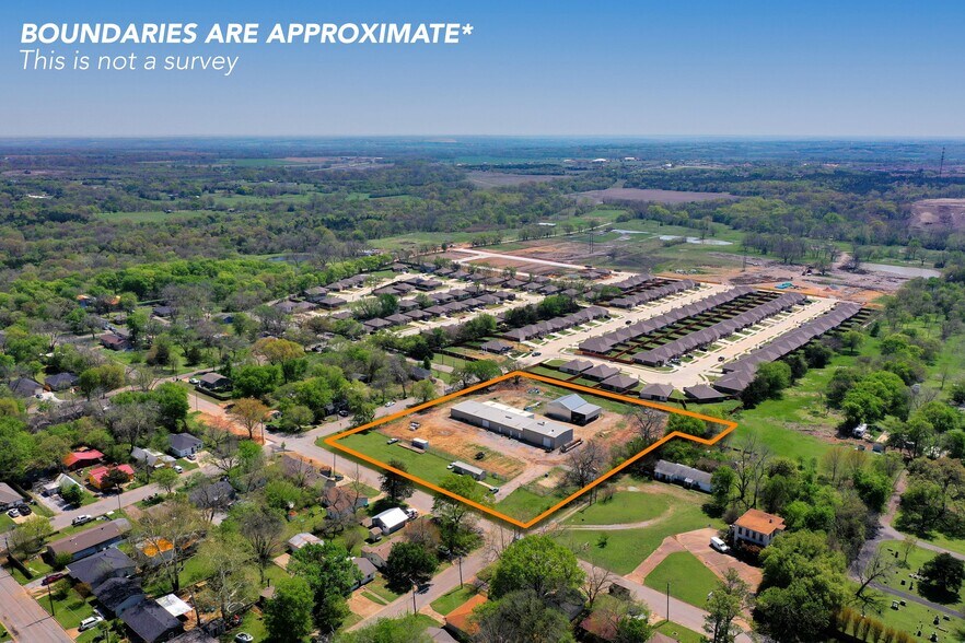 More Photos Of 224 E Cottage St, Sherman Warehouse For Sale