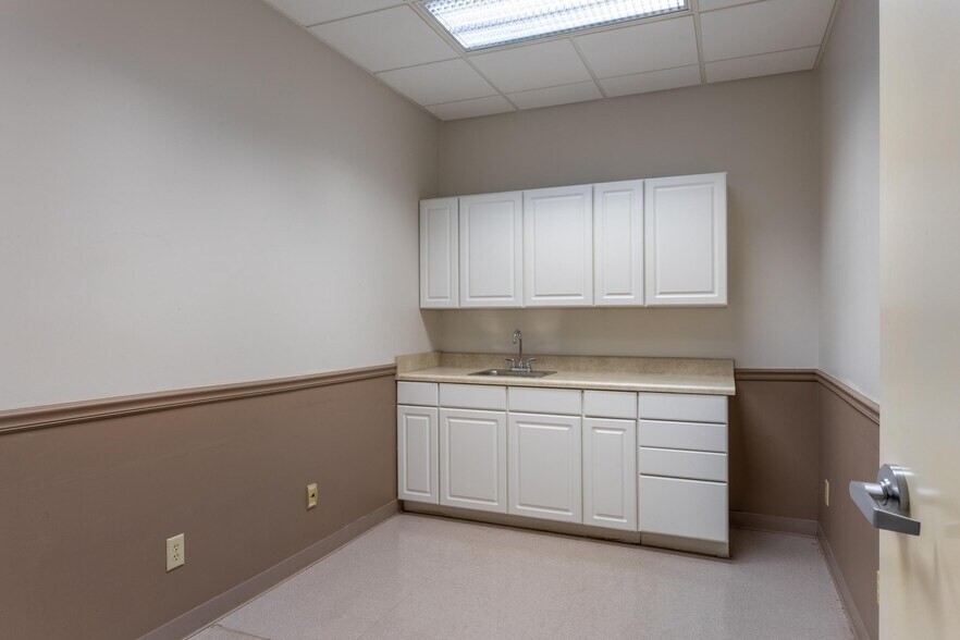 More Photos Of 1494 Stuart Rd NE, Cleveland Medical For Lease