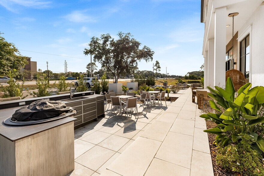 More Photos Of 12870 US Hwy 98, Miramar Beach Showroom For Sale