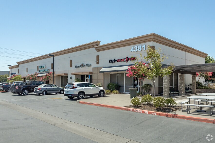 More Photos Of 4381 Gateway Park Blvd, Sacramento Freestanding For Lease