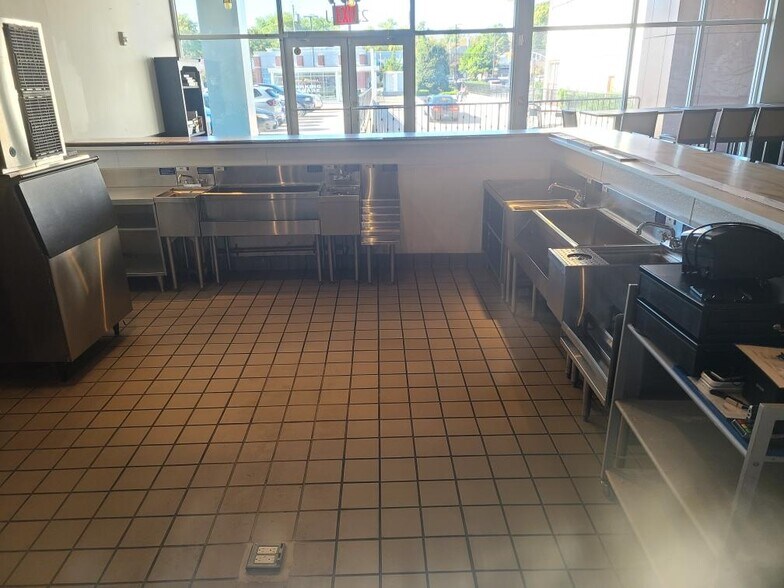 More Photos Of 2590 Hylan Blvd, Staten Island Unknown For Lease