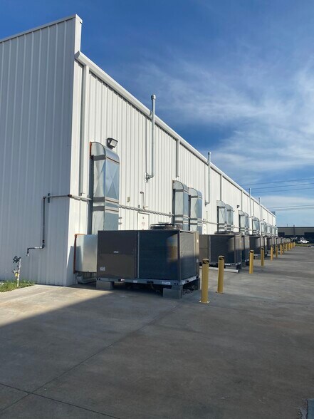 More Photos Of 4204 28th Ave NW, Norman Industrial For Lease