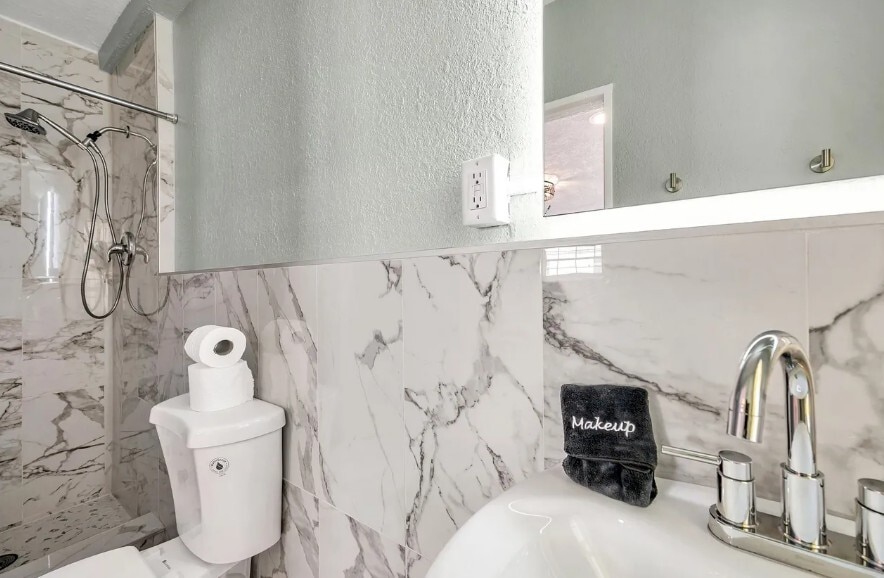 More Photos Of 602 Poinsettia Ave, Clearwater Beach Hotel For Sale