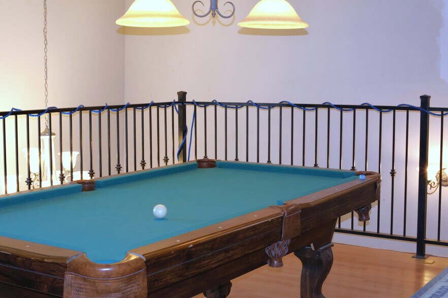More Photos Of 404 3rd St, Capitan Flex For Sale