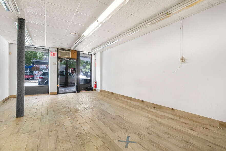 More Photos Of 684 Bay St, Staten Island Storefront Retail Residential For Sale