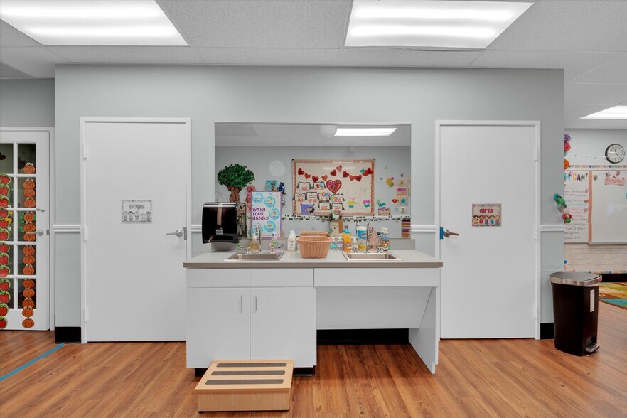 More Photos Of 20417 S University Blvd, Missouri City Schools For Lease