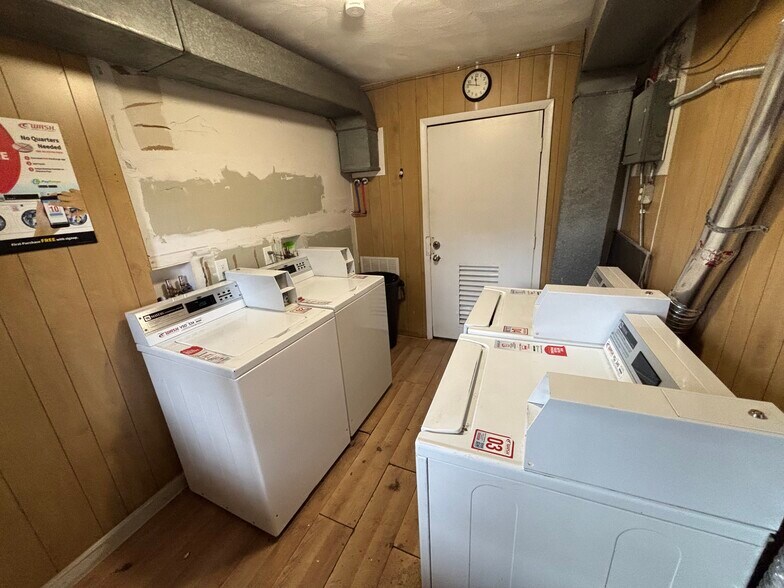 More Photos Of 645 E Jolly Rd, Lansing Apartments For Sale