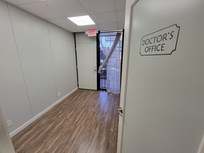 More Photos Of 4910 Willowbend Blvd, Houston Office Residential For Lease