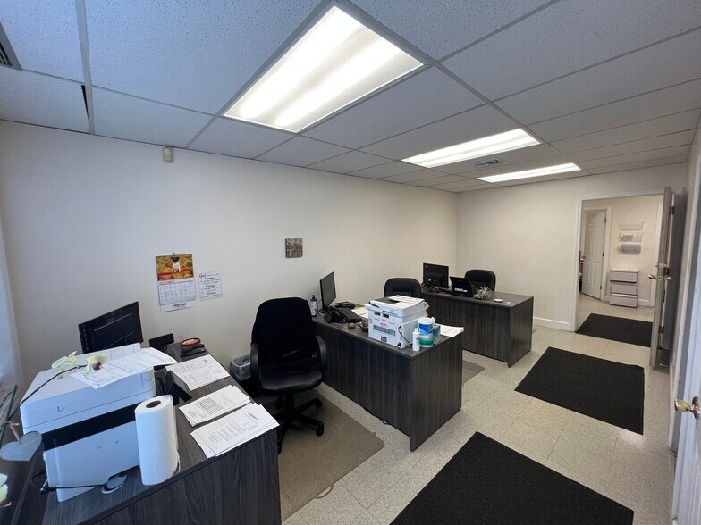 More Photos Of 6461 Garden Rd, Riviera Beach Industrial For Lease