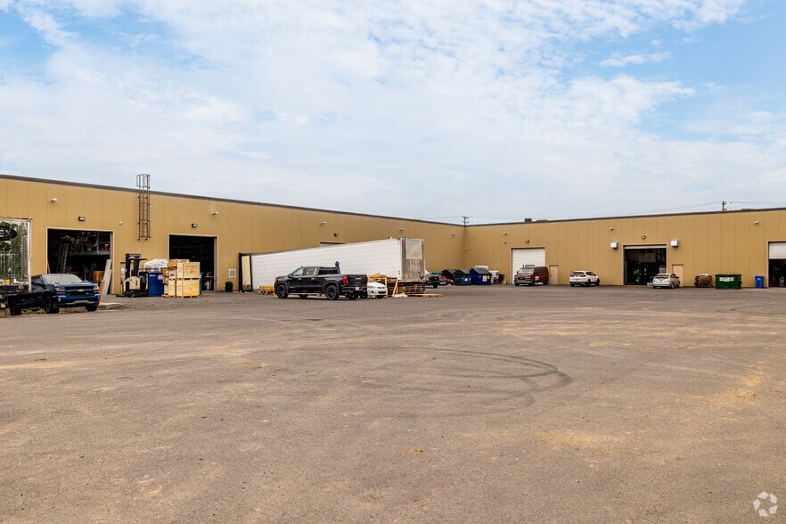 More Photos Of 925-973 Rue Des Forges, Terrebonne Warehouse For Lease