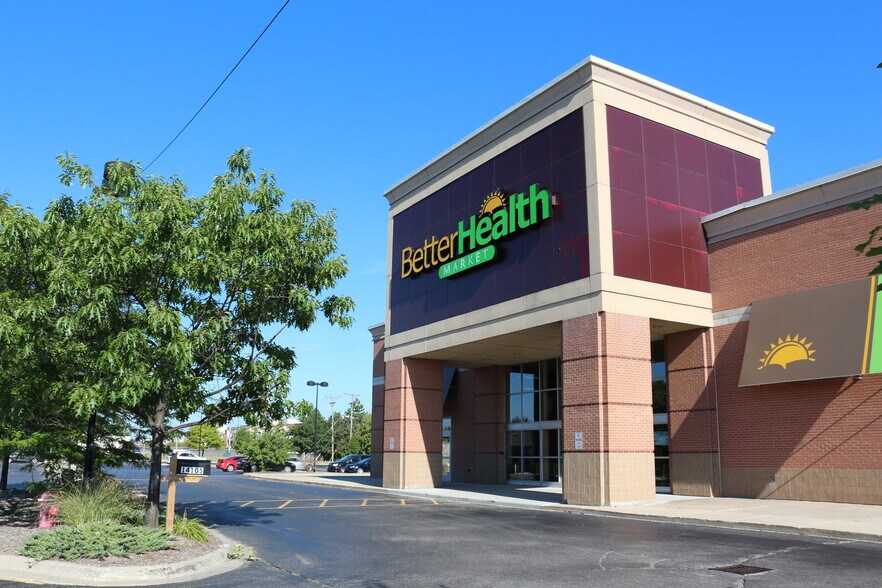 More Photos Of 14055-14453 Hall Rd, Shelby Township Unknown For Lease