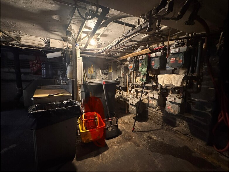 More Photos Of 650 Tenth Ave, New York Apartments For Lease