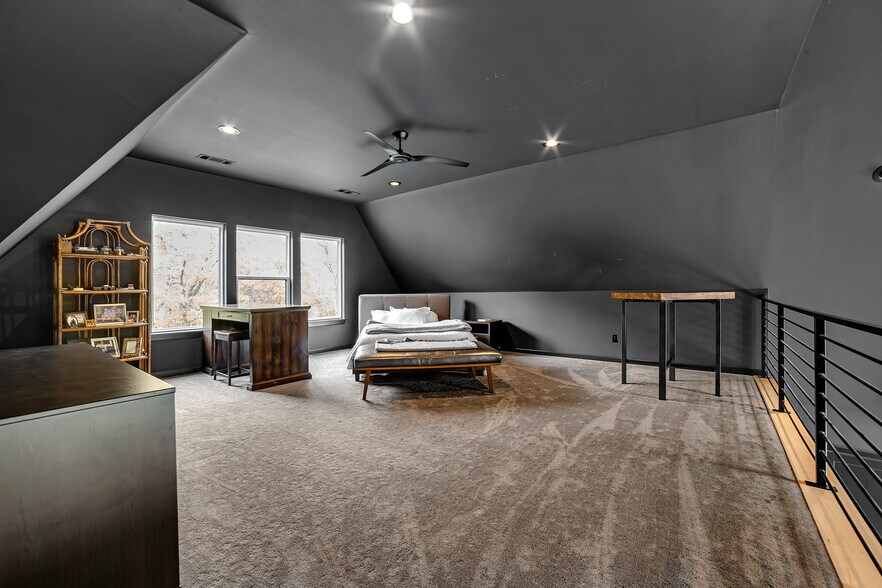 More Photos Of 446724 E 390 Rd, Langley Hotel For Sale