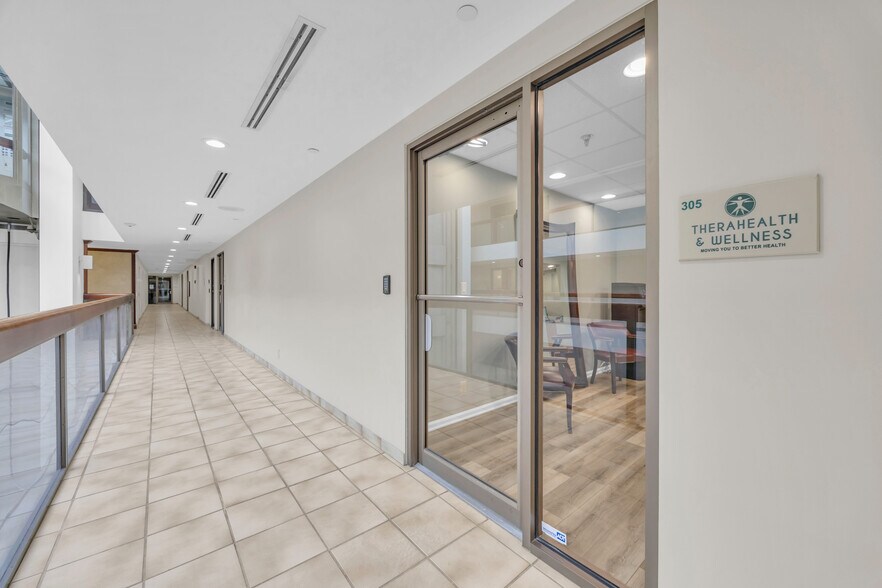More Photos Of 631 US Highway 1, North Palm Beach Office For Sale